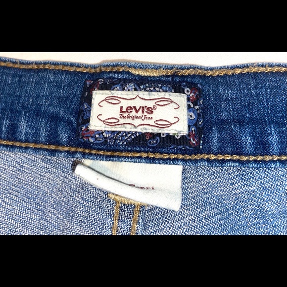 Women’s Vintage Levi Jeans - Picture 4 of 6